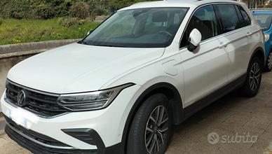 Tiguan 1400 full Hybrid solo 25.000 km