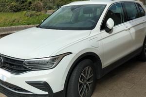 Tiguan 1400 full Hybrid solo 25.000 km
