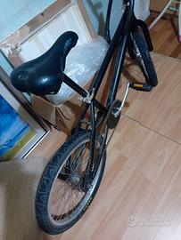 bicicletta con freno a pedali