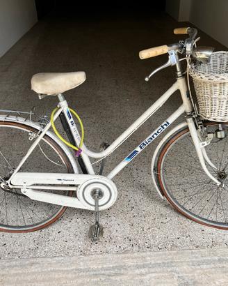 Bici da donna Bianchi con ruote 26”.