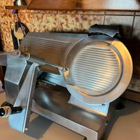 Affettatrice professionale tenuta benissimo