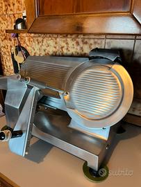 Affettatrice professionale tenuta benissimo