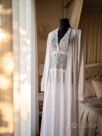 Vestaglia in seta con finiture in pizzo