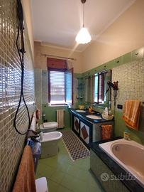 5 camere più servizi