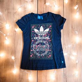 T-shirt Adidas nera con stampa