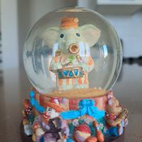 Snow globe palla di vetro con neve finta con elefa