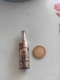 Accendino antico a forma di bottiglia metallo
