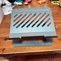 Porta pc o tabket in metallo oesante.