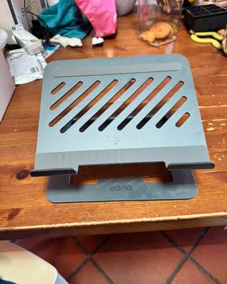 Porta pc o tabket in metallo oesante.