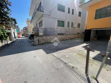 AUTORIMESSA A POZZUOLI