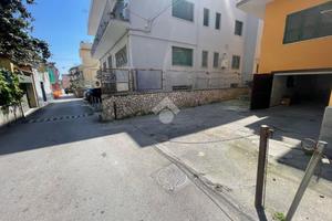 AUTORIMESSA A POZZUOLI