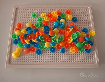 Gioco chiodini piatti con base