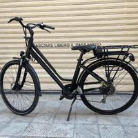 bici elettrica con batteria nuova da 28 pollici