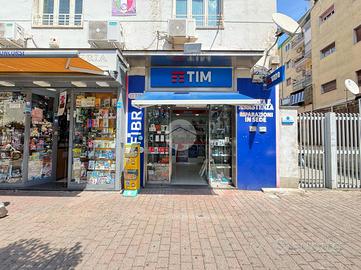 NEGOZIO A NAPOLI