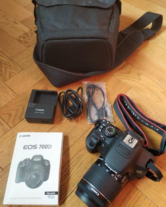 Fotocamera reflex digitale Canon EOS 700D (kit com