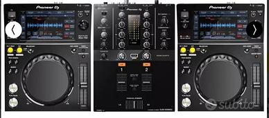 due Pioneer Xdj 700 e un mixer Pioneer Djm 250
