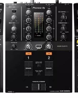 due Pioneer Xdj 700 e un mixer Pioneer Djm 250