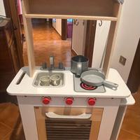 Cucina giocattolo in legno