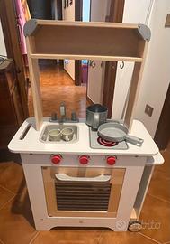 Cucina giocattolo in legno