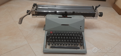 Macchina da scrivere Olivetti