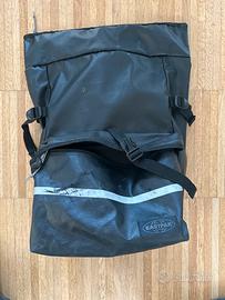 Zaino eastpack con agganci per portapacchi