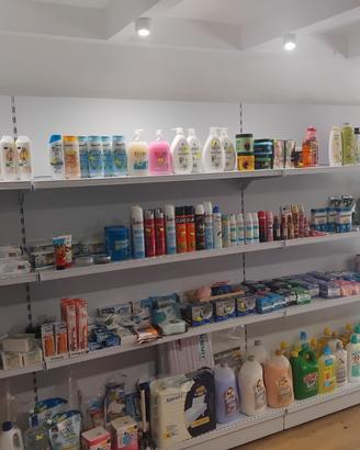 Scaffali professionali tenuti come nuovi