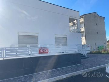 Immobile di 295 m² con 3 locali a Mondragone