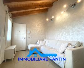 Mini appartamento con sottotetto e due bagni
