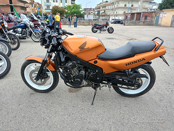 Honda CBR 600 f a carburatori anno 1990 ASI