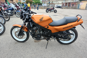 Honda CBR 600 f a carburatori anno 1990 ASI