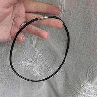 Collana in caucciù 