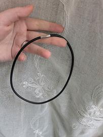 Collana in caucciù 