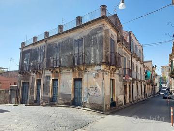 Acireale centro, casa singola, vani 10