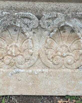 Fregio decorativo in pietra