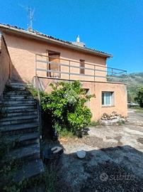 CASA SEMINDIPENDENTE A OLEVANO ROMANO