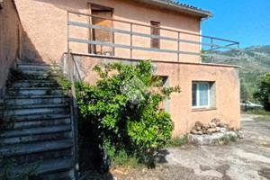 CASA SEMINDIPENDENTE A OLEVANO ROMANO