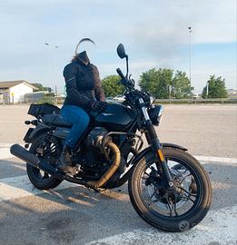 Moto Guzzi V7 III Stone Anno: 2018 Colore: Nero