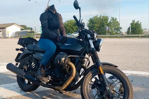 Moto Guzzi V7 III Stone Anno: 2018 Colore: Nero