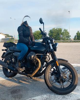 Moto Guzzi V7 III Stone Anno: 2018 Colore: Nero