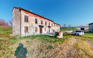 Rustico bifamigliare con terreno e deposito