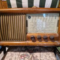 Radio antica a valvole 