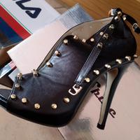 scarpe borchie con tacchi 