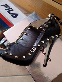 scarpe borchie con tacchi 