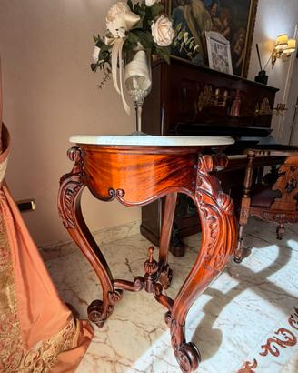Tavolino classico in legno con piano in marmo