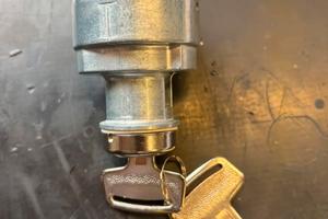 Blocco chiavi accensione macchina/trattore