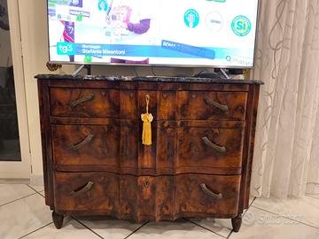 Mobili a cassetti in legno con top in marmo