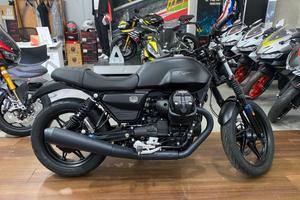 Moto Guzzi V7 Stone