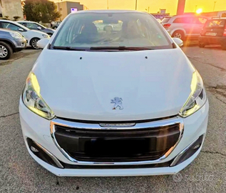 Peugeot 208 1.2, 82 cv, EURO 6, GPL, tenuta bene