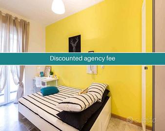 Stanza in appartamento di 141 m² a Milano