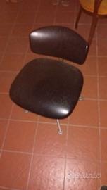 Sgabello girevole in pelle